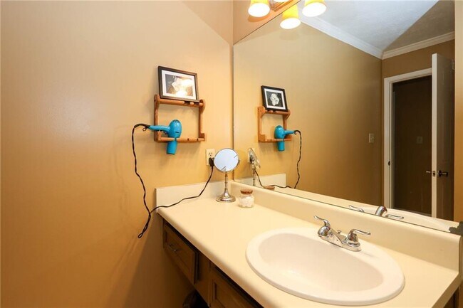 Building Photo - 402 Olde Mill Ln