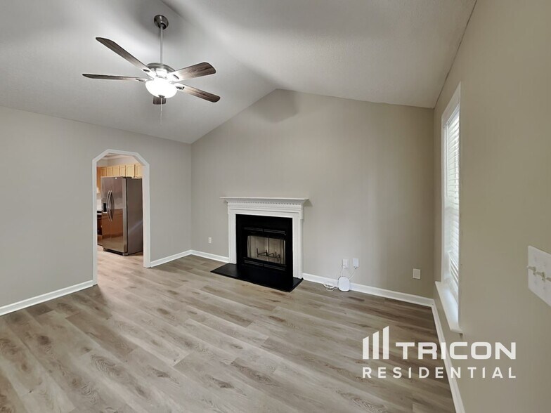 Building Photo - 1219 Azalea Dr
