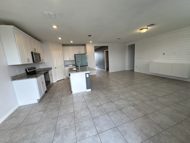 Building Photo - 512 Mckenna Dr