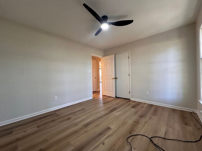 Building Photo - Home on High Tide