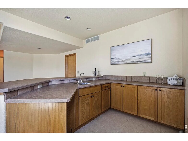 Building Photo - 510 Lakeside Pl