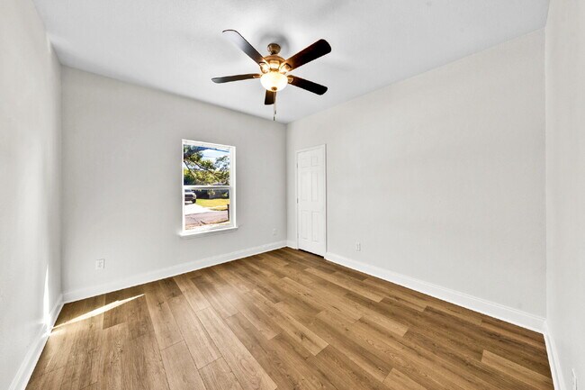 Building Photo - "Charming 3-Bed, 2-Bath Greenville Home with Elegant Granite Countertops!"