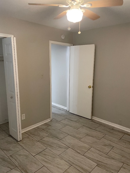 Building Photo - 4865 Cadieux Rd