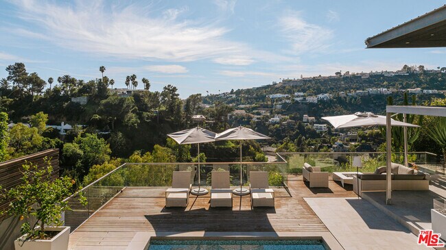 Building Photo - 2651 Nichols Canyon Rd