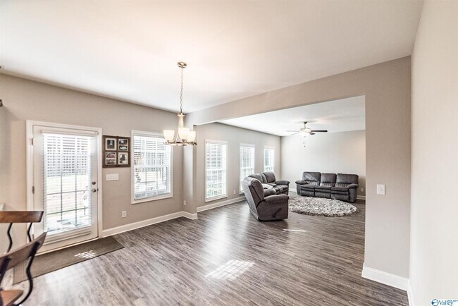 Building Photo - 108 Erskin Parcus Dr