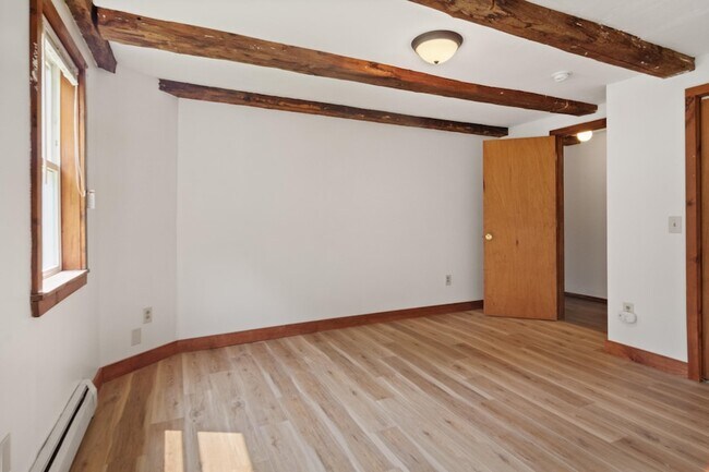 Building Photo - 144 Meredith Center Rd