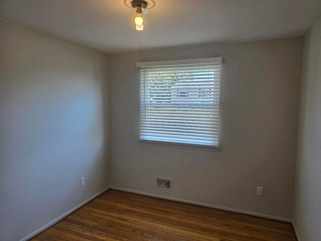 Building Photo - 15353 Huff