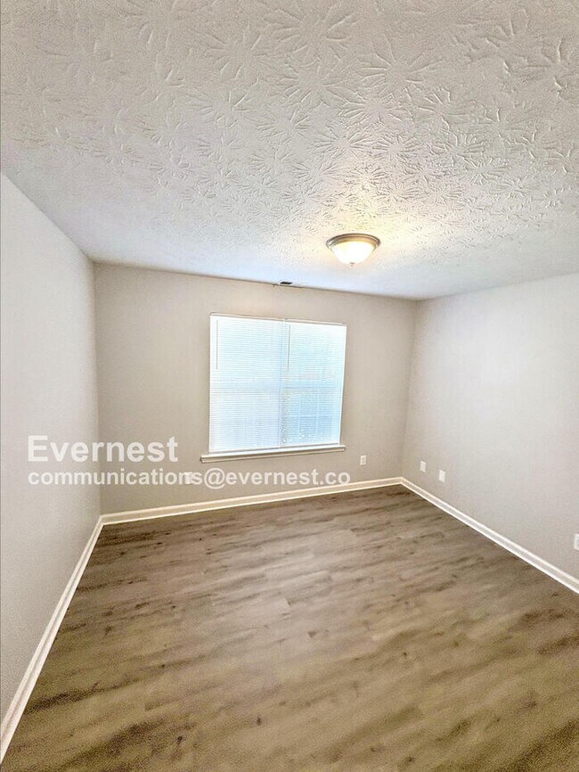 Building Photo - 305 Renee Dawn Ct