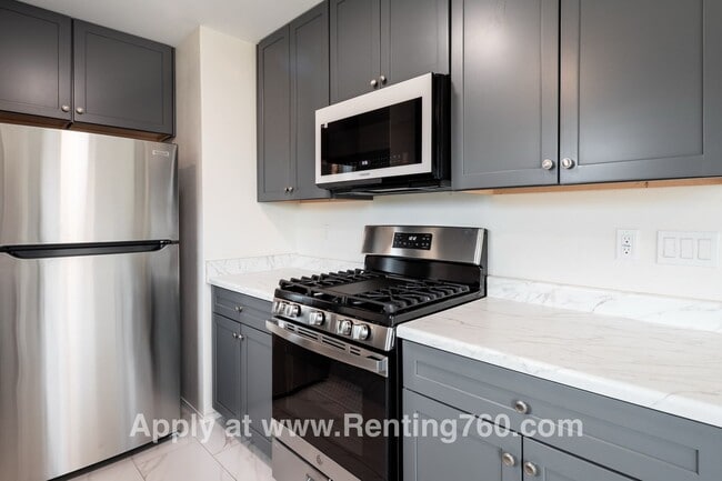 Building Photo - Updated 3 Bed 2 Bath Home Centrally Located!!