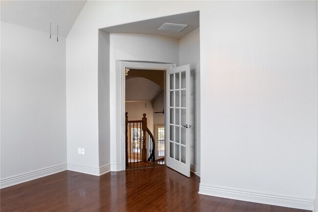 Building Photo - 5106 S Sloan Cir