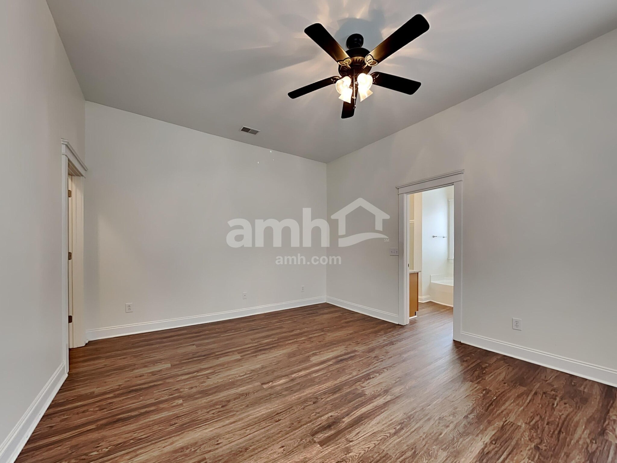 Building Photo - 206 Hydrangea St