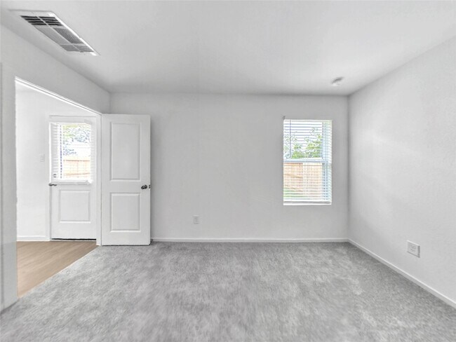 Building Photo - 6022 Starling Dr