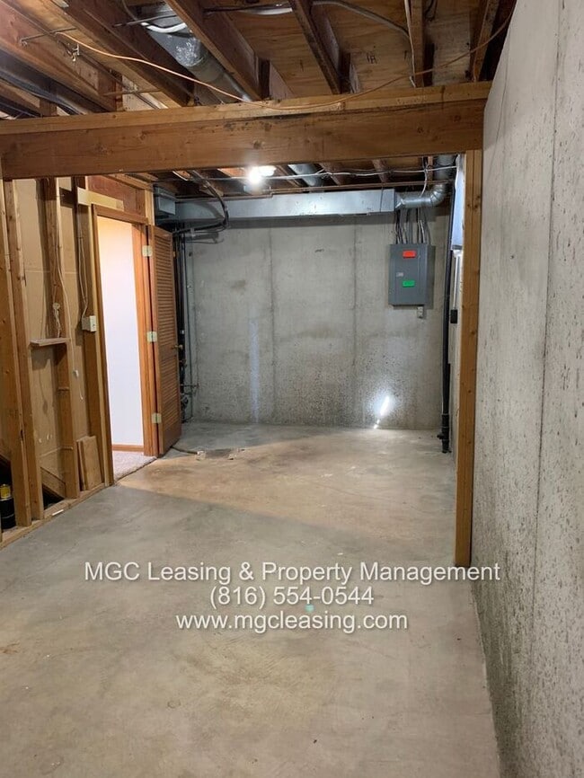 Building Photo - Spacious Duplex with Bonus Room within Wal...