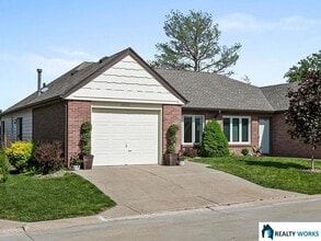 Building Photo - 3400 Glenhaven Pl