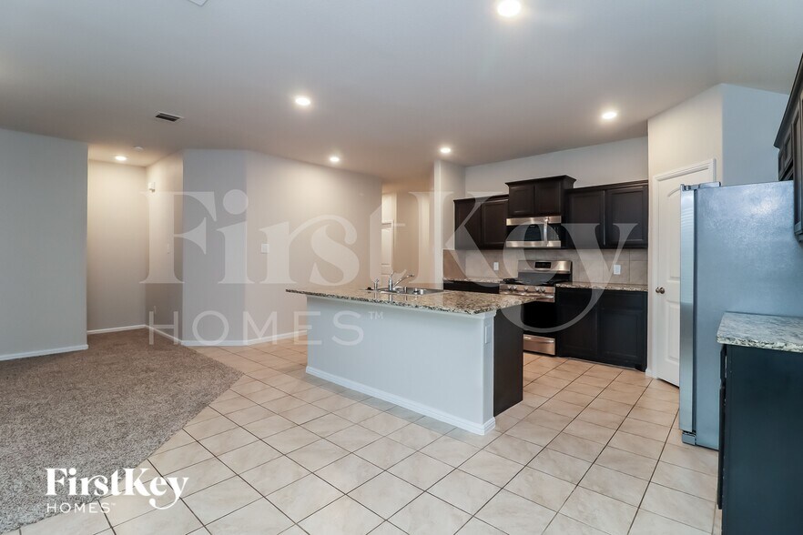 Building Photo - 712 Rutherford Dr