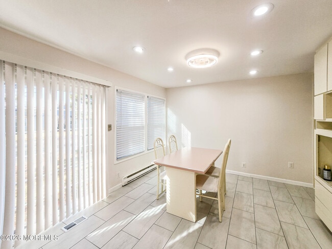 Building Photo - 167E Concordia Cir