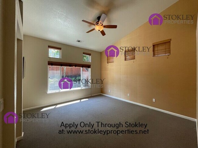 Building Photo - 208 Stetson Dr