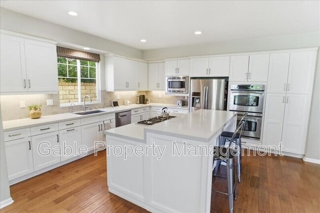 Building Photo - 26882 Greenleaf Ct
