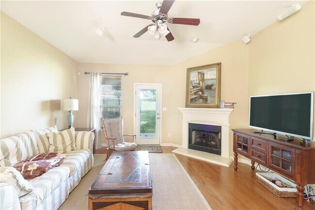 Building Photo - 1601 Greenside Dr