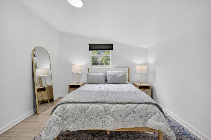 Building Photo - 1317 NE 1st Ave.