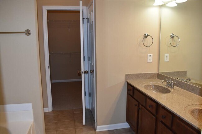 Building Photo - 2320 Harvest Ridge Cir NE