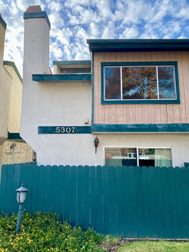 Building Photo - Tuscan Style 2 Bed, 2 Bath Condo in Covina!