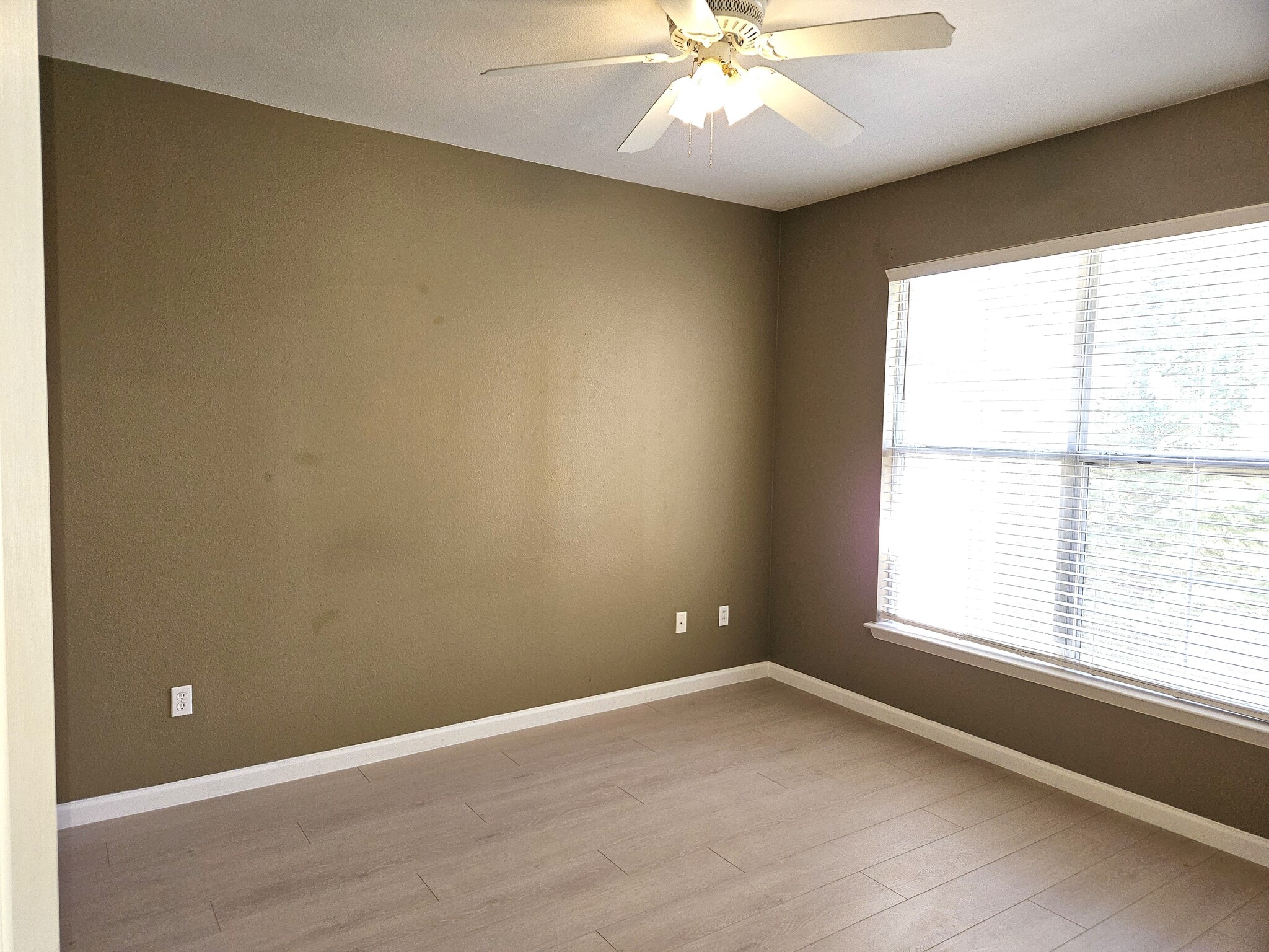 Master Beedroom - 7442 S Quail Cir