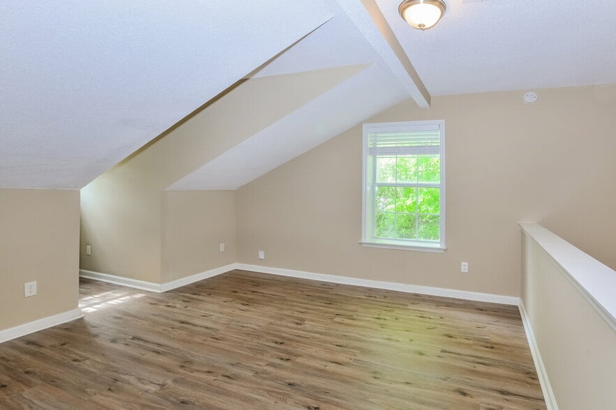 Building Photo - 944 Shorey Ln