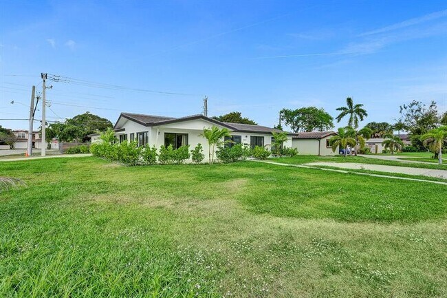 Building Photo - 5501 NE 18th Terrace