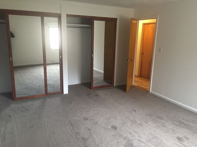 Building Photo - 516 N Willson Ave