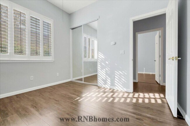 Building Photo - 941 Cameron Dr