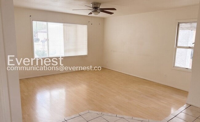Building Photo - 3Bed/2Bath with Fenced Yard/ Available Now!