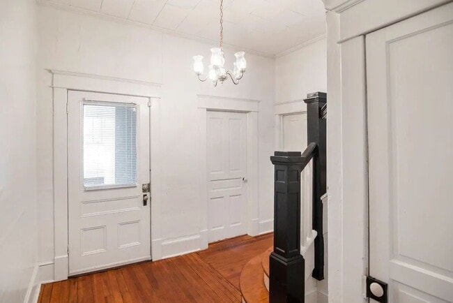 Building Photo - "Historic 2-Bed Apartment with Gleaming Hardwood Floors in Prime Durham Location!"