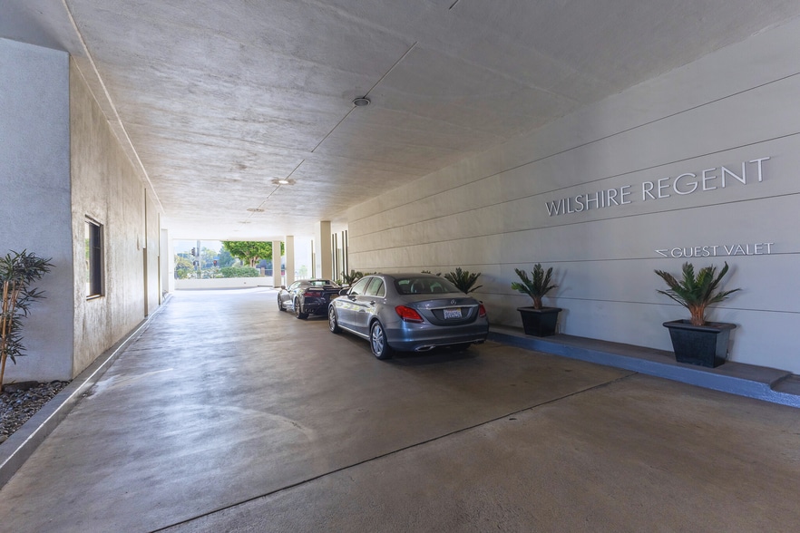 Building Photo - 10501 Wilshire Blvd