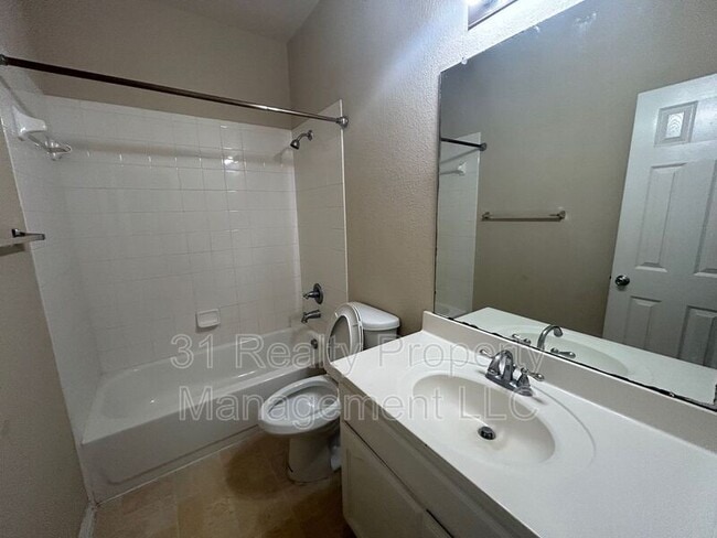 Building Photo - 10228 Ashburn Dr