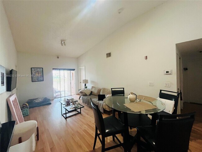 Building Photo - 3221 Sabal Palm Manor