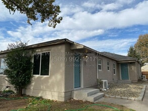 Building Photo - 1307 W Shoshone St