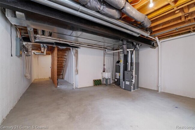 Building Photo - 50529 Beechwood Ct