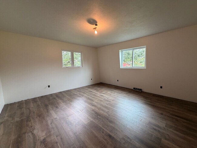 Building Photo - 6375 Bauer Rd