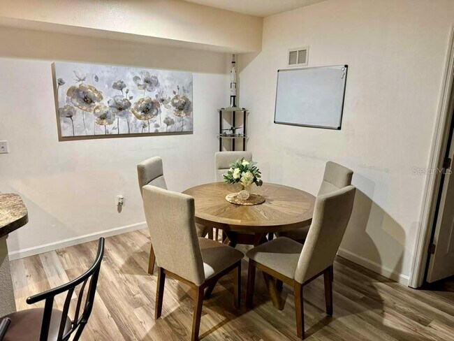 Building Photo - 737 Crest Pines Dr