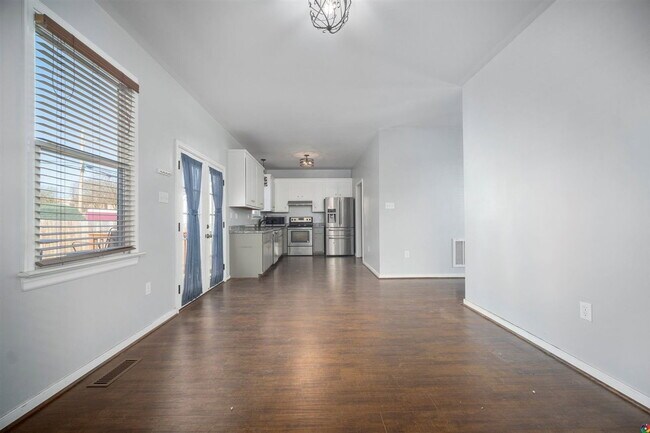 Building Photo - 931 W Leigh St