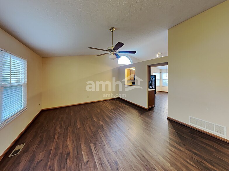 Building Photo - 1465 Pinestone Dr