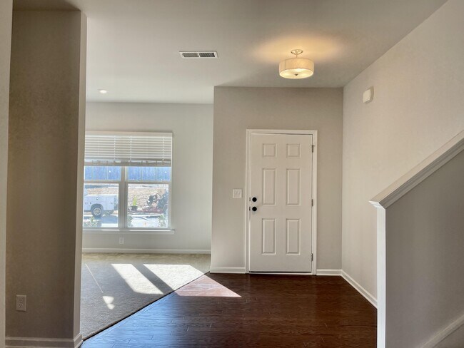 Building Photo - 5899 Wheeler Ridge Rd