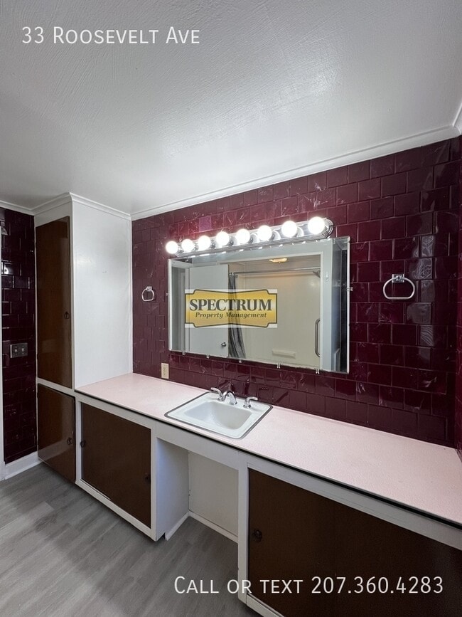 Building Photo - 33 Roosevelt Ave