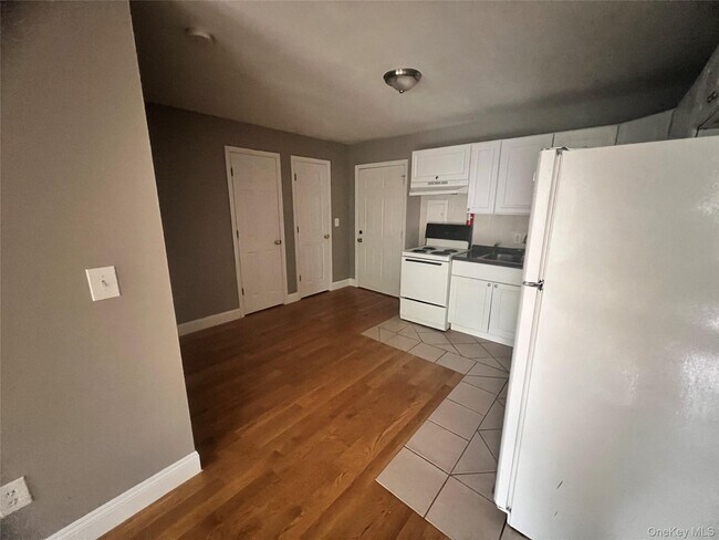 Building Photo - 2 Morris Ave