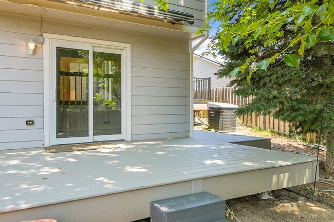 Building Photo - $3,050.00, 4 bed, 3 bath, located in Auror...