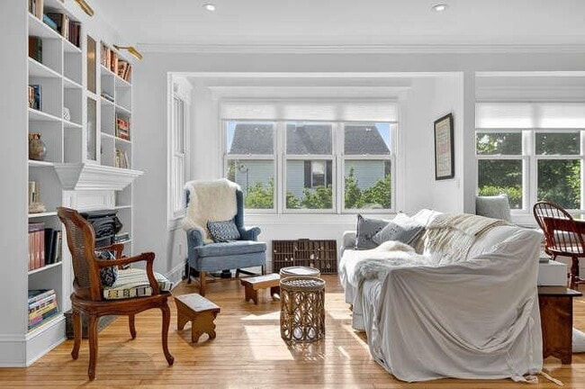 Building Photo - 25 Soundview Ave