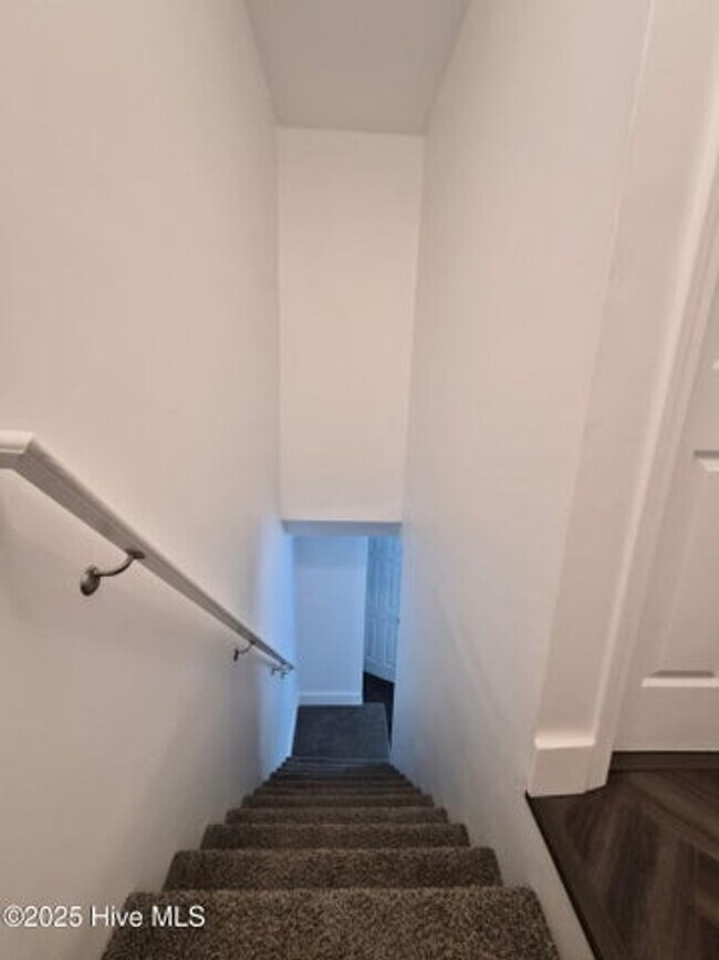 Building Photo - 411 Myrtlewood Cir