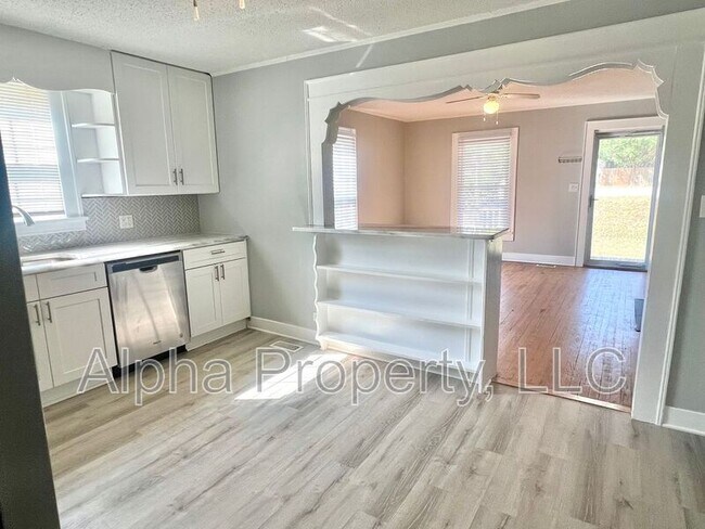 Building Photo - 407 Cedar Lane Rd