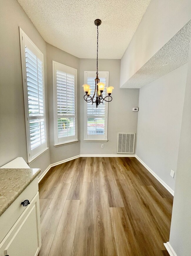 Building Photo - 95116 Village Dr